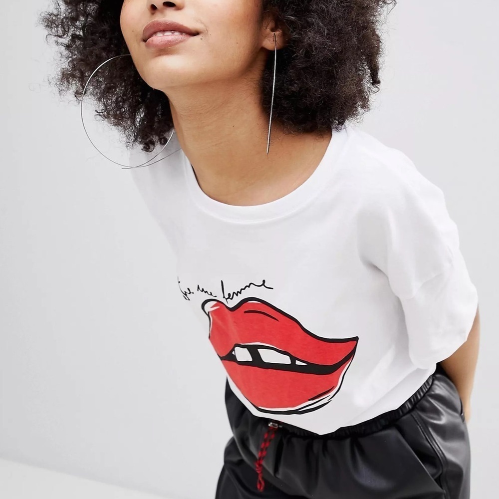 NWT Bershka Lips Print Tee Size S
